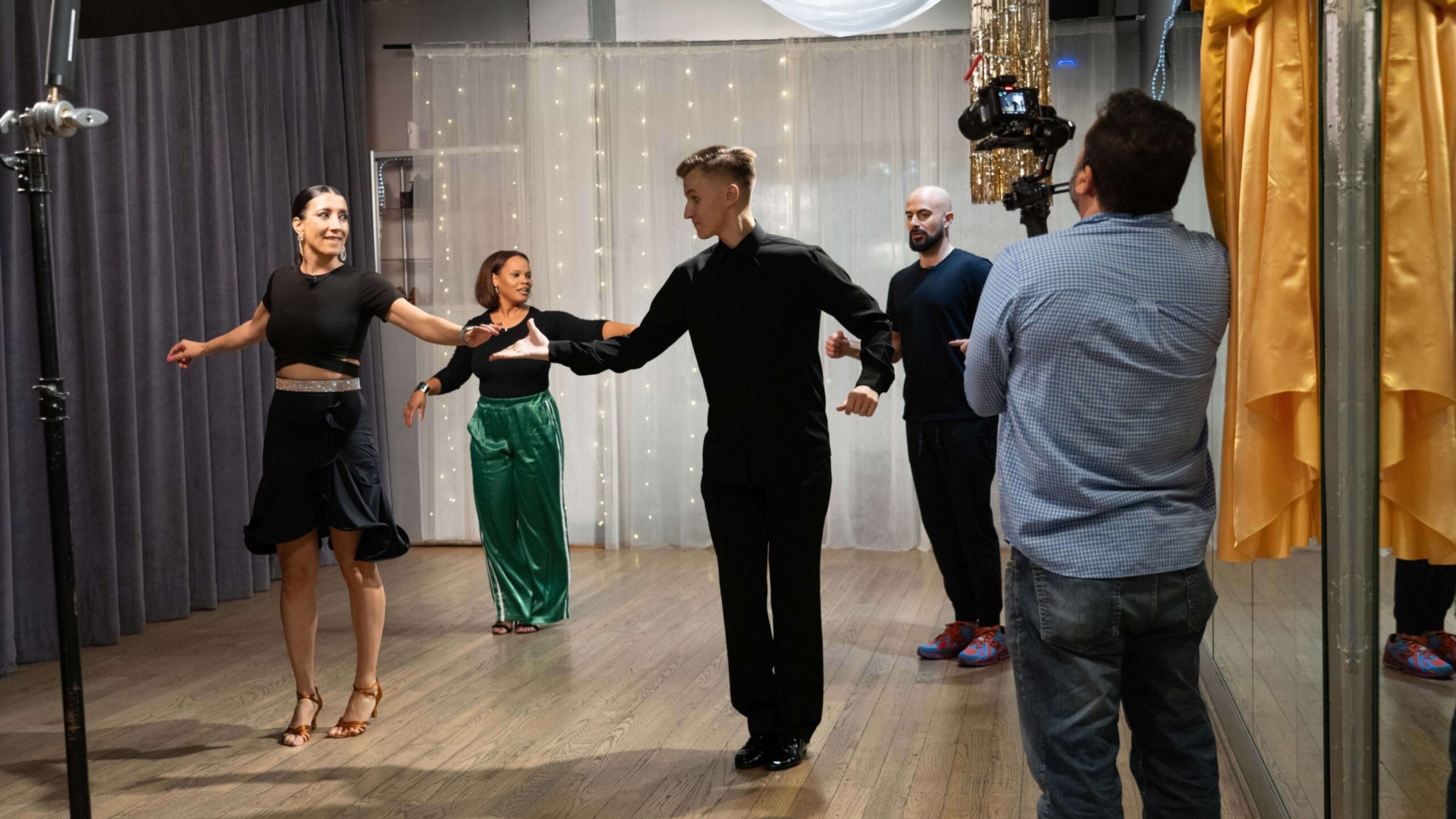 CNN visits Salsa With Silvia for New Year's Eve