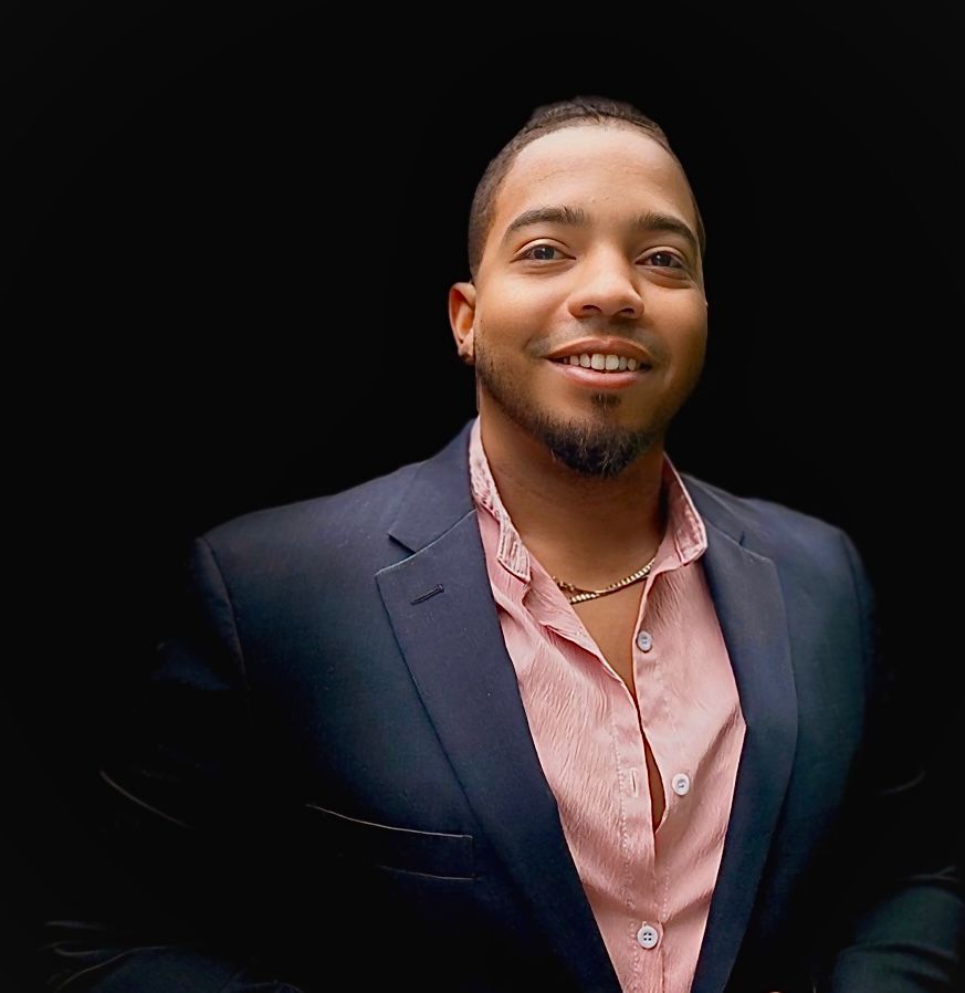 Luis Echarte teaches salsa, bachata, kizomba and son at the Salsa With Silvia dance studios