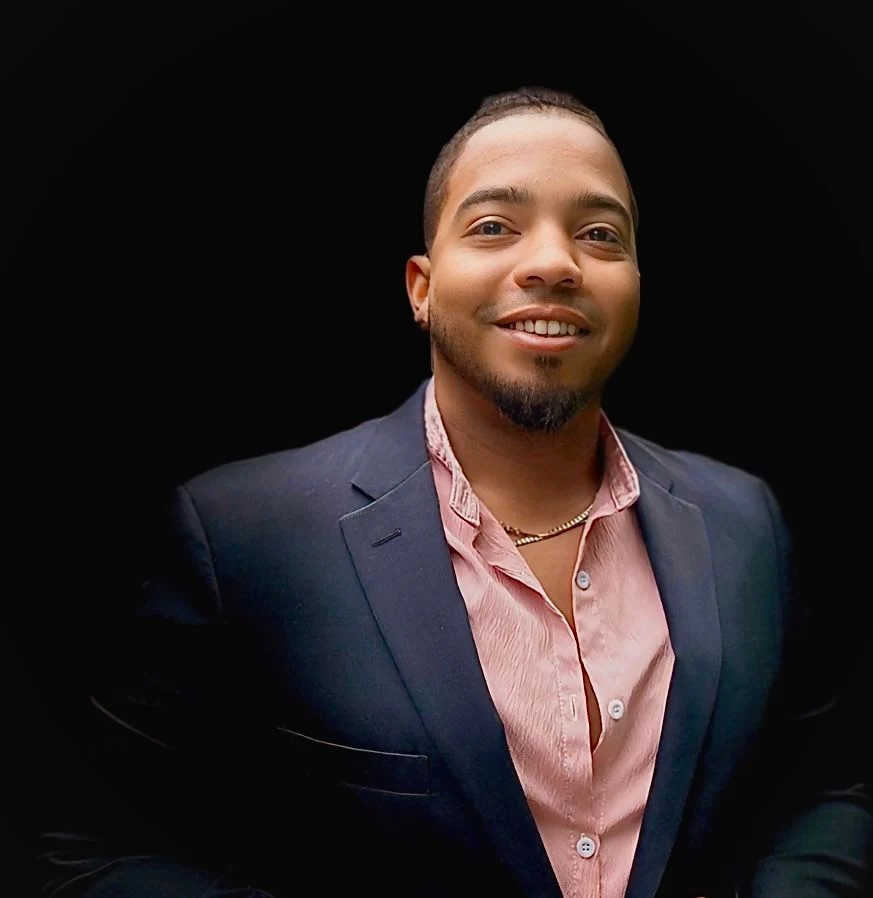 Luis Echarte teaches salsa, bachata, kizomba and son at the Salsa With Silvia dance studios